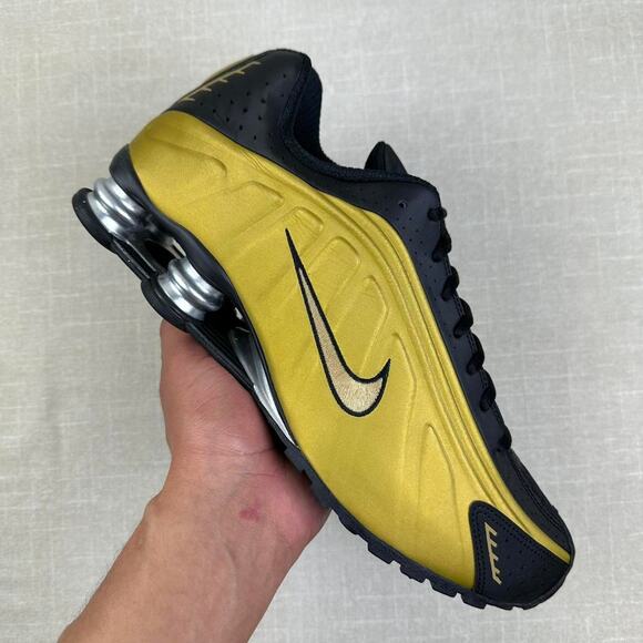 ? Nike Shox R4 \